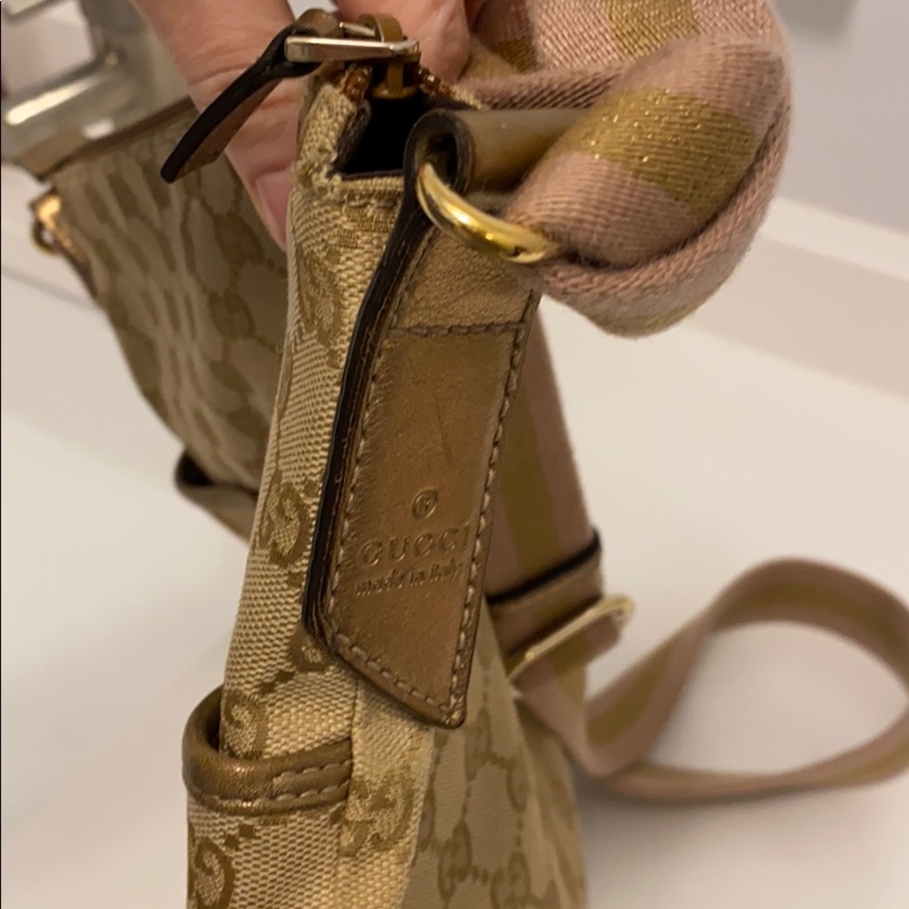 🔥S🚫LD🔥GUCCI GG Gold Perforated Crossbody - Picture 5 of 12